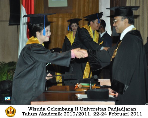 wisuda-fisip-s1-dan-d3-oleh-rektor-171