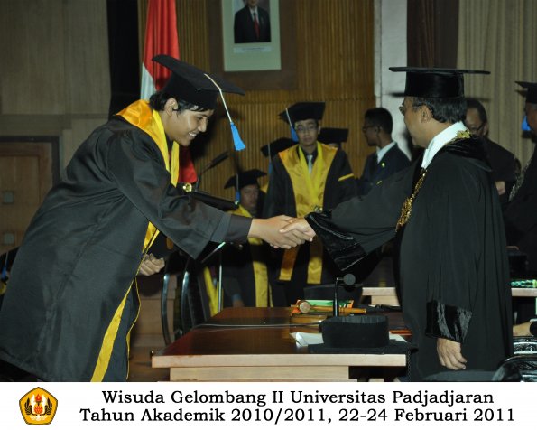 wisuda-fisip-s1-dan-d3-oleh-rektor-172