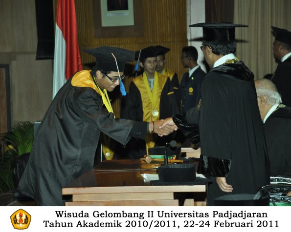 wisuda-fisip-s1-dan-d3-oleh-rektor-174