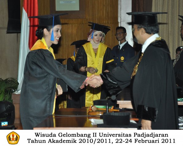 wisuda-fisip-s1-dan-d3-oleh-rektor-175