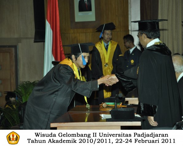 wisuda-fisip-s1-dan-d3-oleh-rektor-176