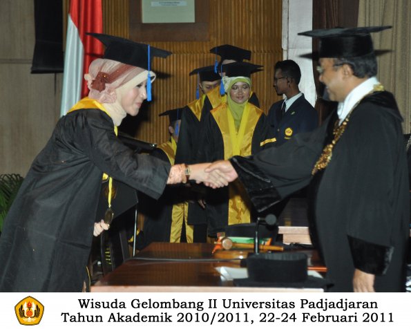 wisuda-fisip-s1-dan-d3-oleh-rektor-177