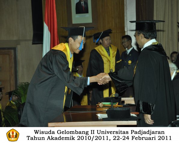 wisuda-fisip-s1-dan-d3-oleh-rektor-178