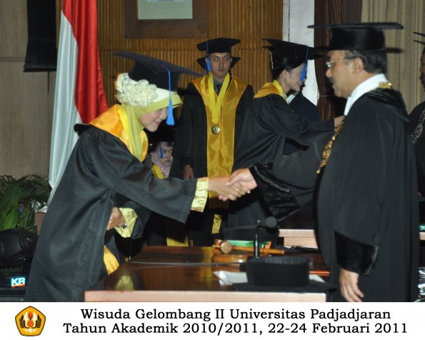 wisuda-fisip-s1-dan-d3-oleh-rektor-179