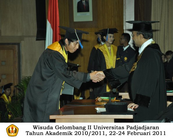 wisuda-fisip-s1-dan-d3-oleh-rektor-195