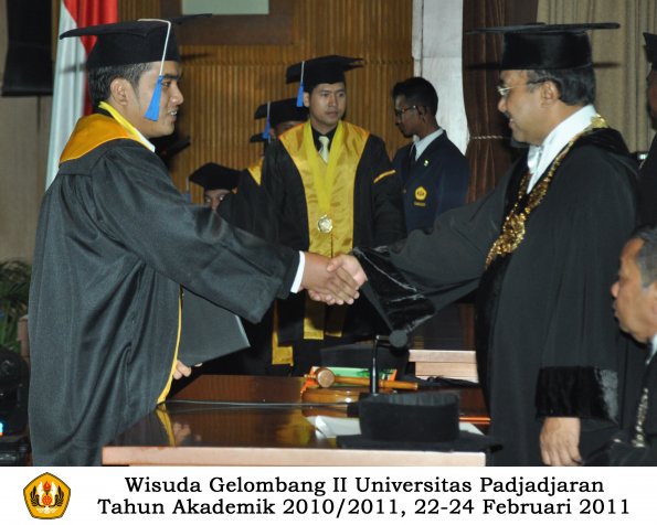 wisuda-fisip-s1-dan-d3-oleh-rektor-198