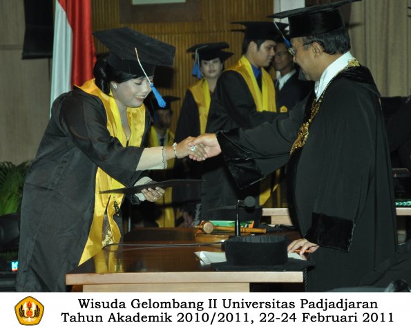 wisuda-fisip-s1-dan-d3-oleh-rektor-199