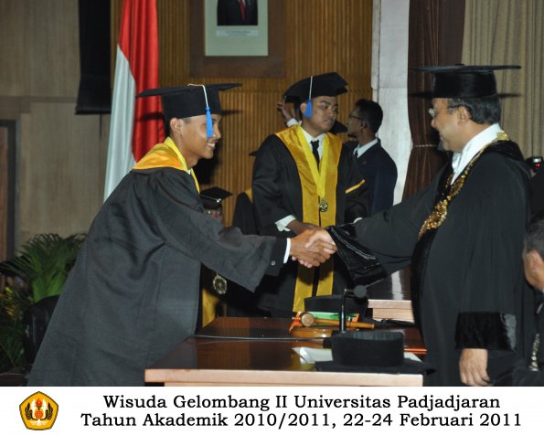 wisuda-fisip-s1-dan-d3-oleh-rektor-202