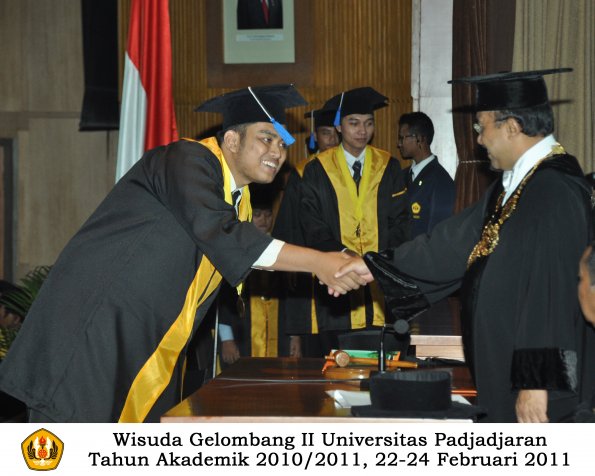 wisuda-fisip-s1-dan-d3-oleh-rektor-203