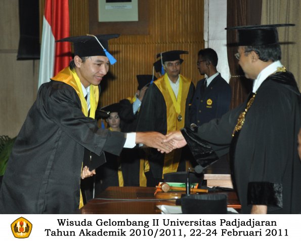 wisuda-fisip-s1-dan-d3-oleh-rektor-205