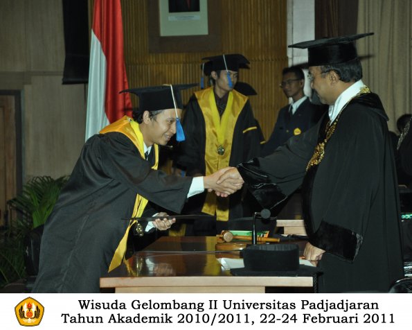 wisuda-fisip-s1-dan-d3-oleh-rektor-208