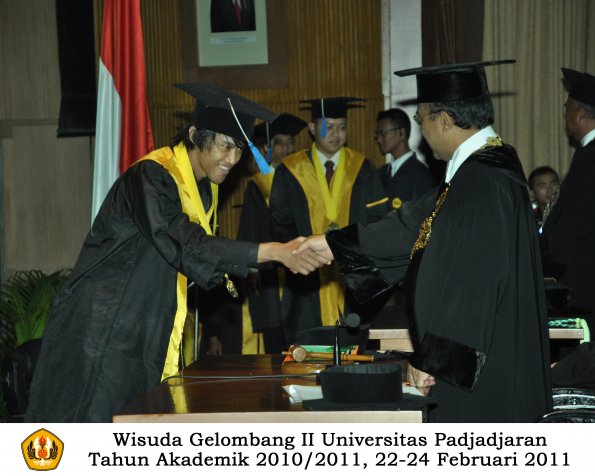 wisuda-fisip-s1-dan-d3-oleh-rektor-211