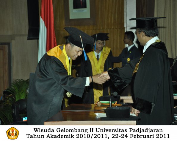 wisuda-fisip-s1-dan-d3-oleh-rektor-212