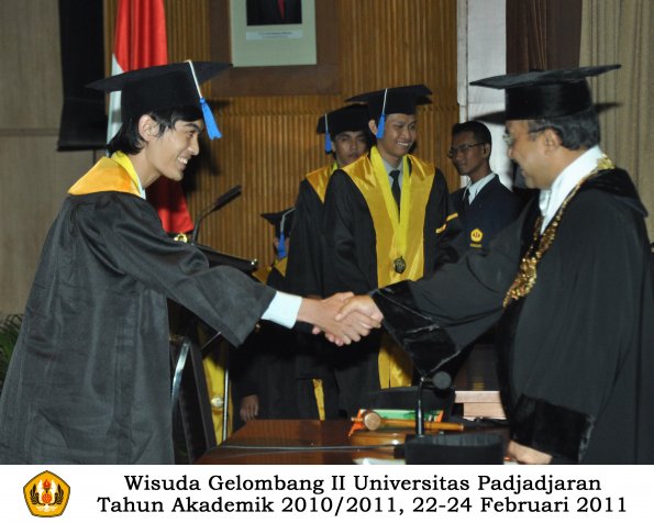 wisuda-fisip-s1-dan-d3-oleh-rektor-215