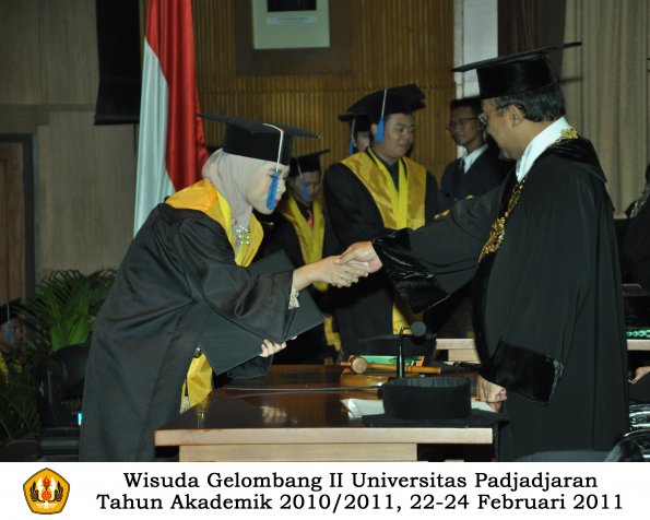 wisuda-fisip-s1-dan-d3-oleh-rektor-216