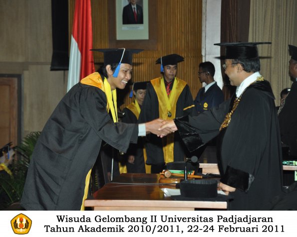 wisuda-fisip-s1-dan-d3-oleh-rektor-217