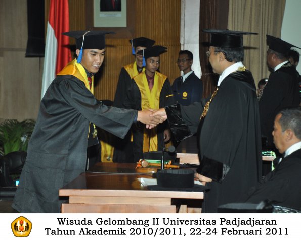 wisuda-fisip-s1-dan-d3-oleh-rektor-218