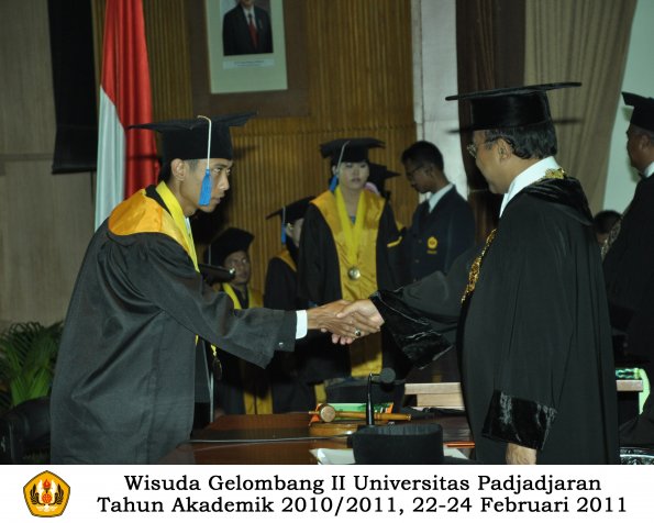 wisuda-fisip-s1-dan-d3-oleh-rektor-219