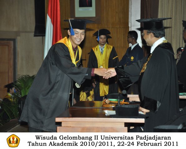 wisuda-fisip-s1-dan-d3-oleh-rektor-222