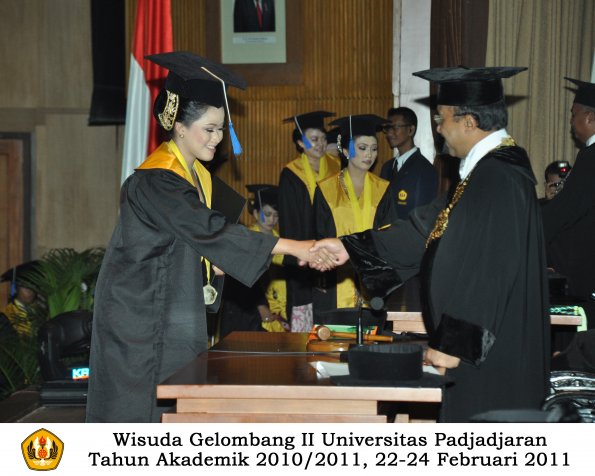 wisuda-fisip-s1-dan-d3-oleh-rektor-226