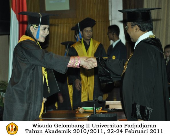 wisuda-fisip-s1-dan-d3-oleh-rektor-227