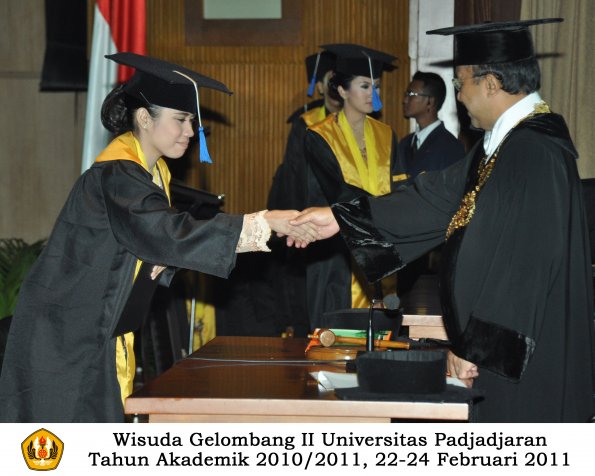 wisuda-fisip-s1-dan-d3-oleh-rektor-235