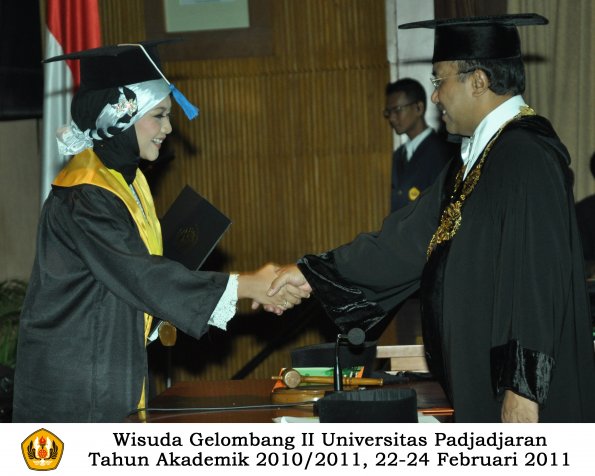 wisuda-fisip-s1-dan-d3-oleh-rektor-236