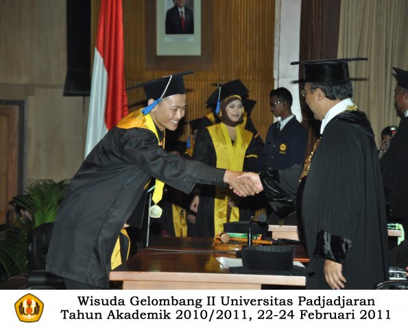 wisuda-fisip-s1-dan-d3-oleh-rektor-238