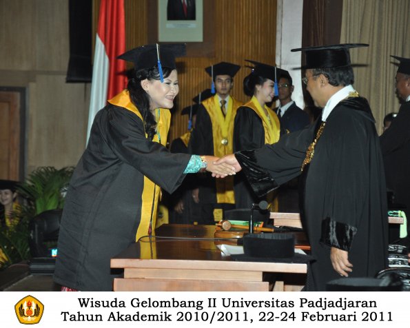 wisuda-fisip-s1-dan-d3-oleh-rektor-240