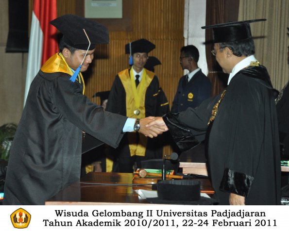 wisuda-fisip-s1-dan-d3-oleh-rektor-244