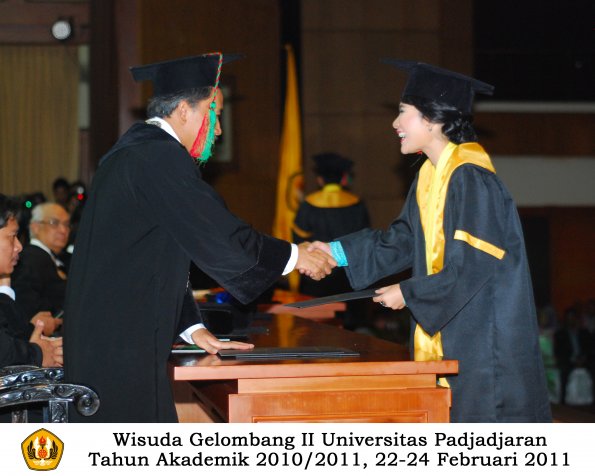 wisuda-ftip-s1-oleh-dekan-016