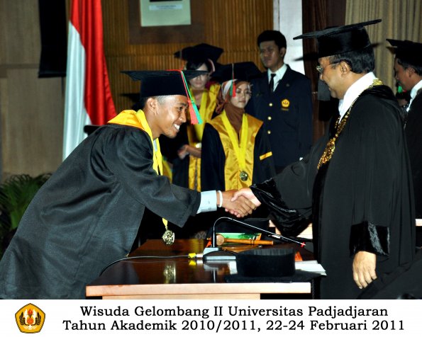 wisuda-ftip-s1-oleh-rektor-017