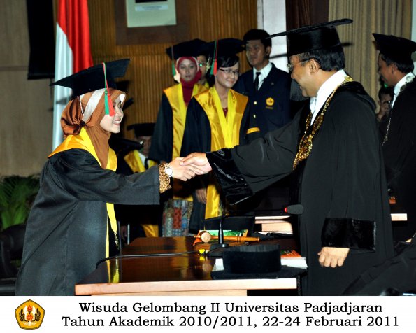 wisuda-ftip-s1-oleh-rektor-018