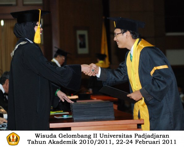 wisuda-fakultas-ekonomi-s2-profesi-s1-d3-oleh-dekan-119