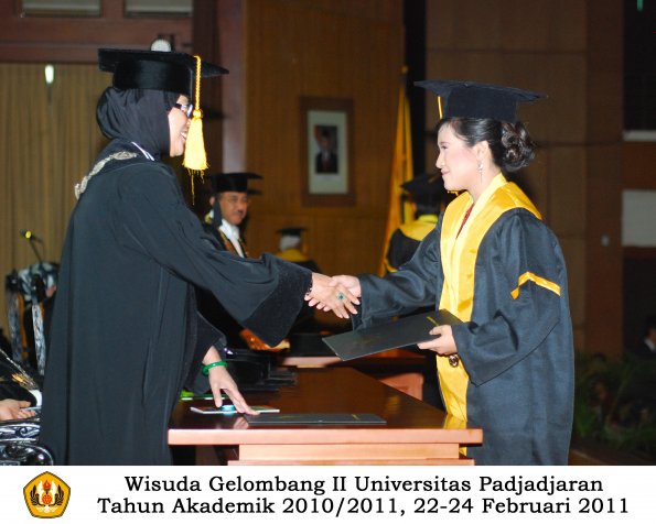 wisuda-fakultas-ekonomi-s2-profesi-s1-d3-oleh-dekan-212