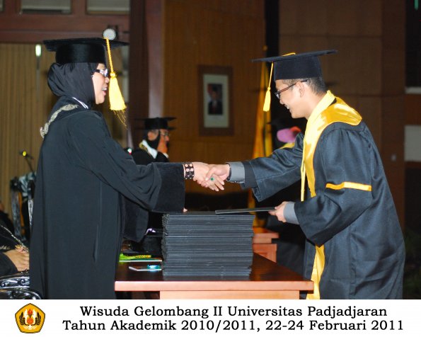 wisuda-fakultas-ekonomi-s2-profesi-s1-d3-oleh-dekan-218