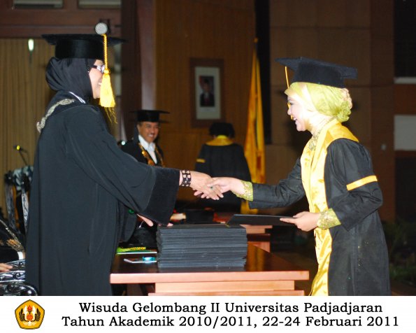 wisuda-fakultas-ekonomi-s2-profesi-s1-d3-oleh-dekan-234