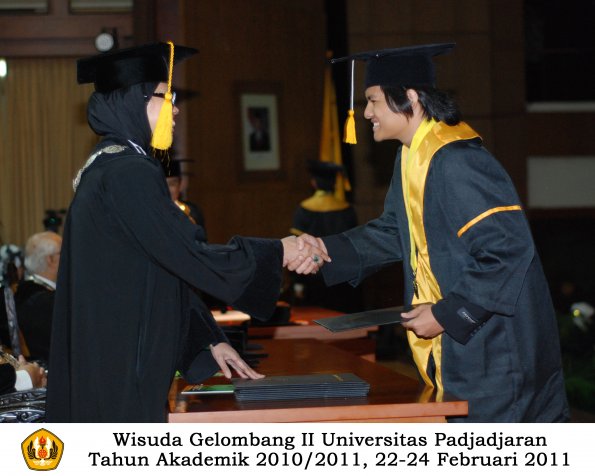 wisuda-fakultas-ekonomi-s2-profesi-s1-d3-oleh-dekan-263