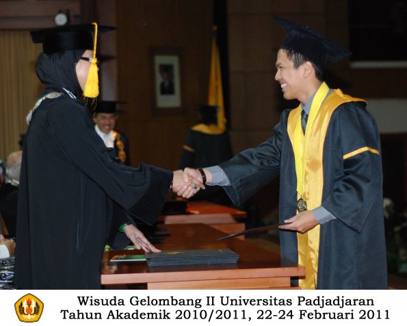 wisuda-fakultas-ekonomi-s2-profesi-s1-d3-oleh-dekan-265