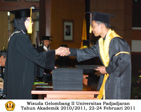 wisuda-fakultas-ekonomi-s2-profesi-s1-d3-oleh-dekan-369