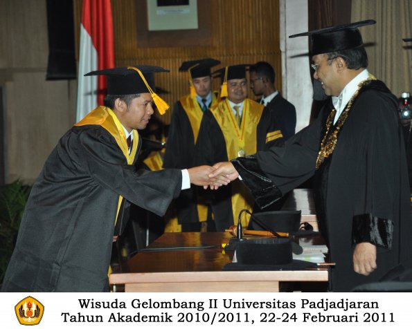 wisuda-fakultas-ekonomi-s2-profesi-s1-d3-oleh-rektor-007