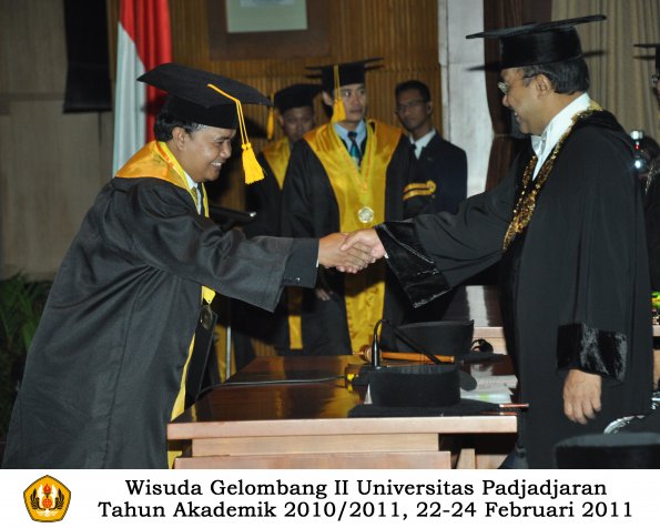 wisuda-fakultas-ekonomi-s2-profesi-s1-d3-oleh-rektor-009