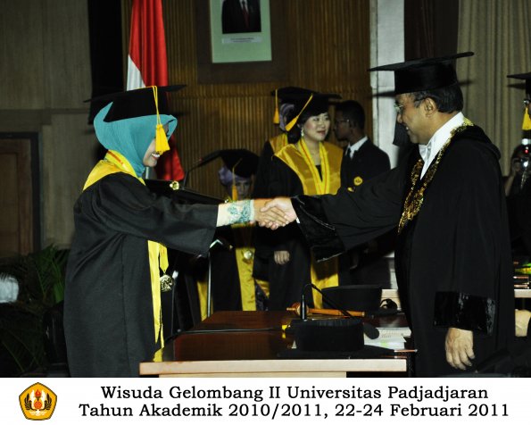 wisuda-fakultas-ekonomi-s2-profesi-s1-d3-oleh-rektor-019