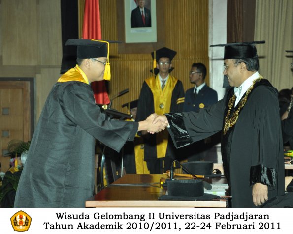 wisuda-fakultas-ekonomi-s2-profesi-s1-d3-oleh-rektor-022