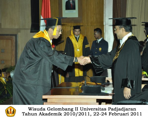 wisuda-fakultas-ekonomi-s2-profesi-s1-d3-oleh-rektor-024