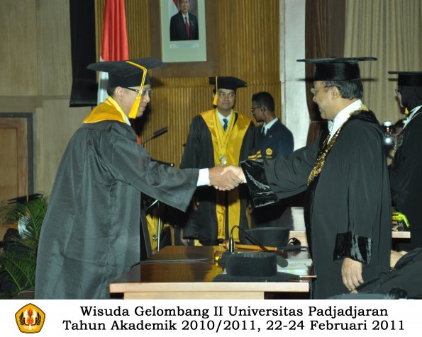 wisuda-fakultas-ekonomi-s2-profesi-s1-d3-oleh-rektor-028