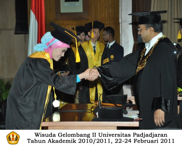 wisuda-fakultas-ekonomi-s2-profesi-s1-d3-oleh-rektor-029