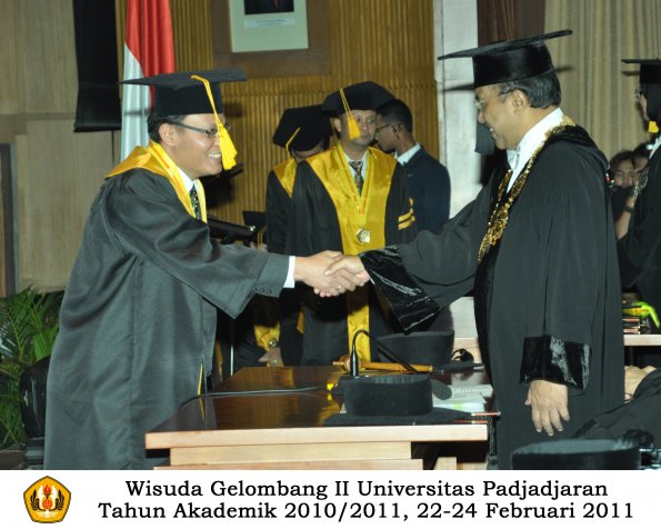 wisuda-fakultas-ekonomi-s2-profesi-s1-d3-oleh-rektor-036