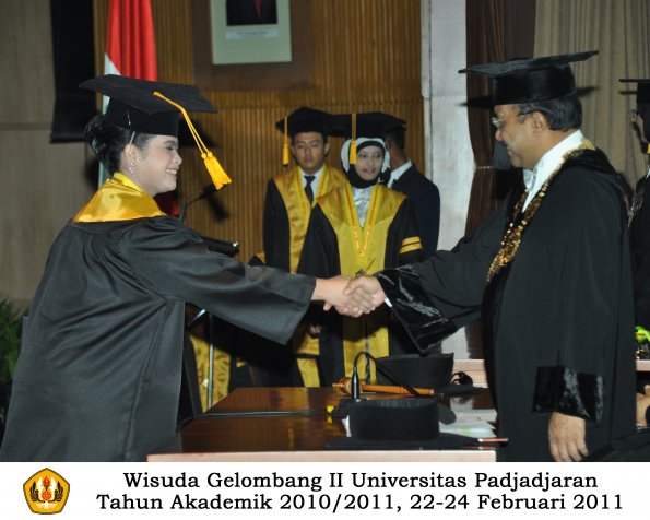 wisuda-fakultas-ekonomi-s2-profesi-s1-d3-oleh-rektor-037