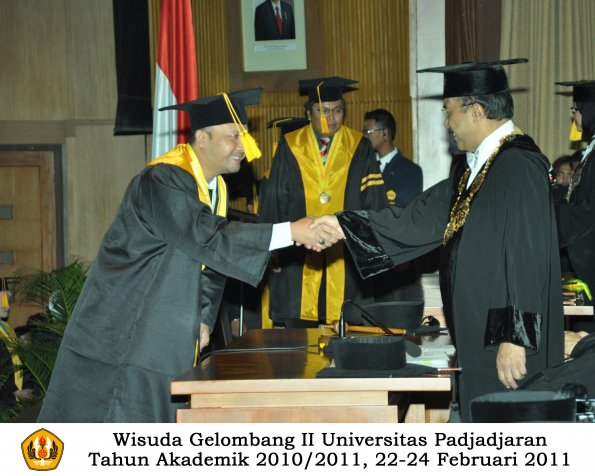 wisuda-fakultas-ekonomi-s2-profesi-s1-d3-oleh-rektor-038